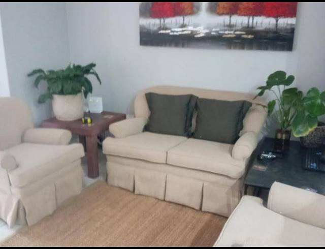 2 BEDROOM TOWNHOUSE FOR SALE IN ERASMUSKLOOF